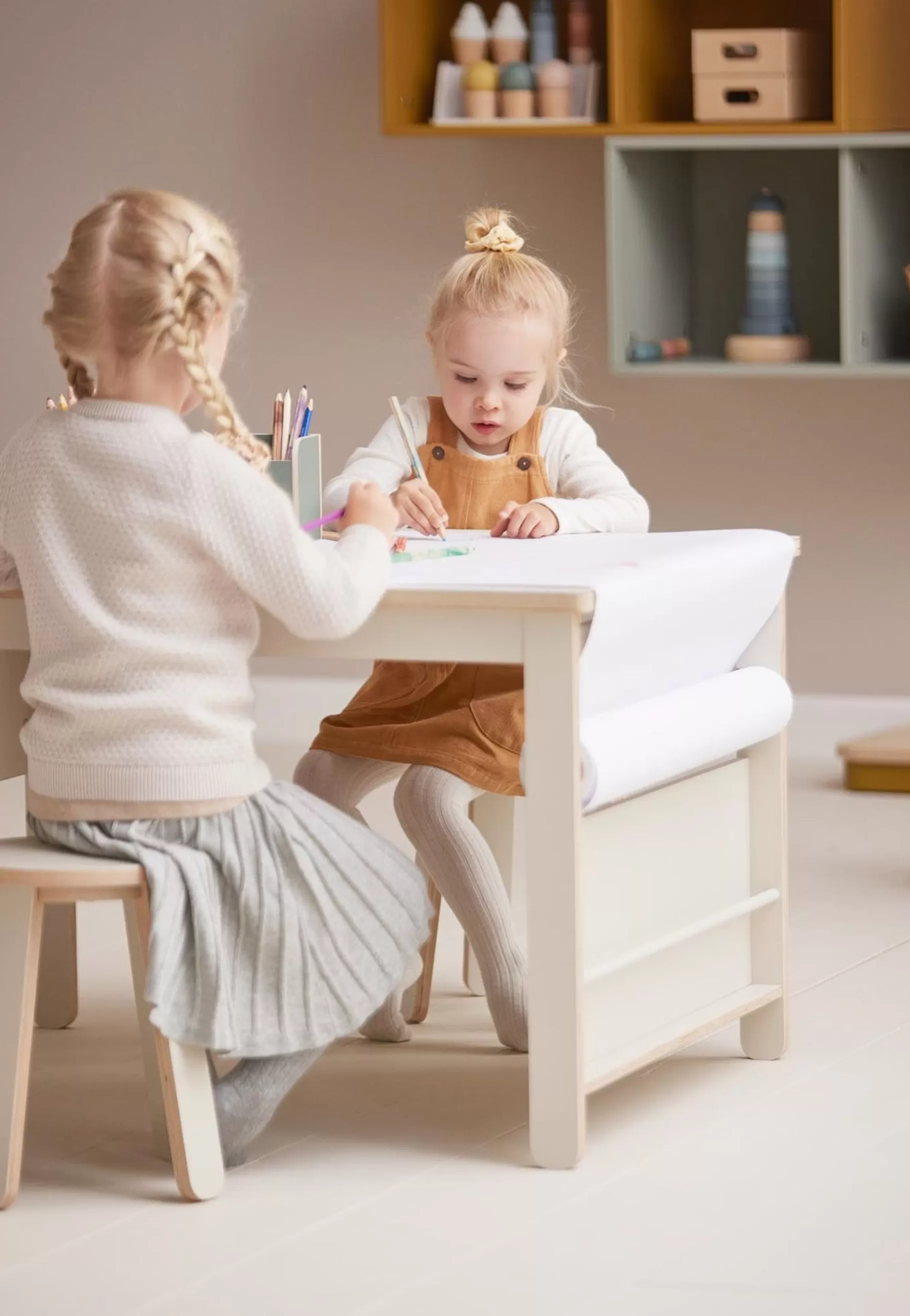 FLEXA Sgabello Ergonomico con Scrivania Regolabile - Set Creativo per Disegno e Pittura con Cavalletto Integrato