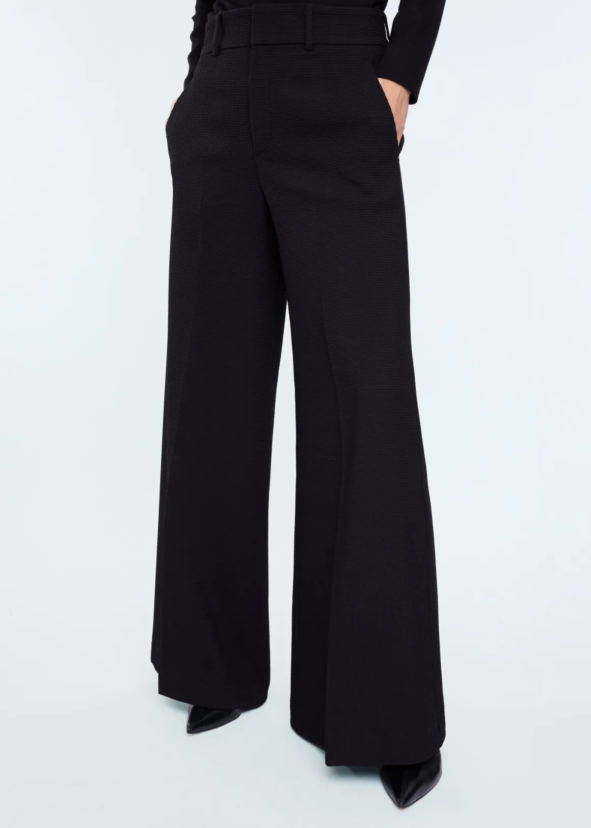 Vanilia Pantaloni Cargo Gaufré Modellato Su Misura - Ampio Svaso Elegante in Nero - Ultimi Pezzi Disponibili