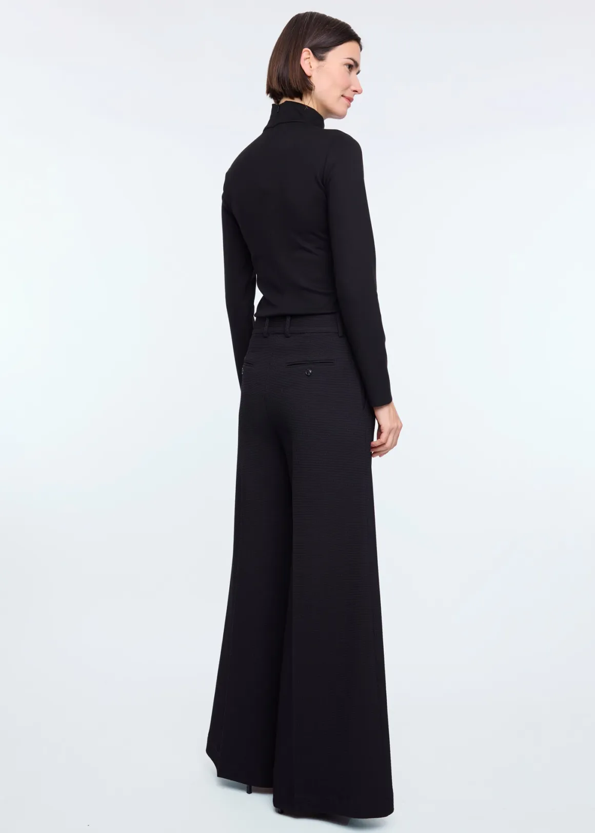 Vanilia Pantaloni Cargo Gaufré Modellato Su Misura - Ampio Svaso Elegante in Nero - Ultimi Pezzi Disponibili