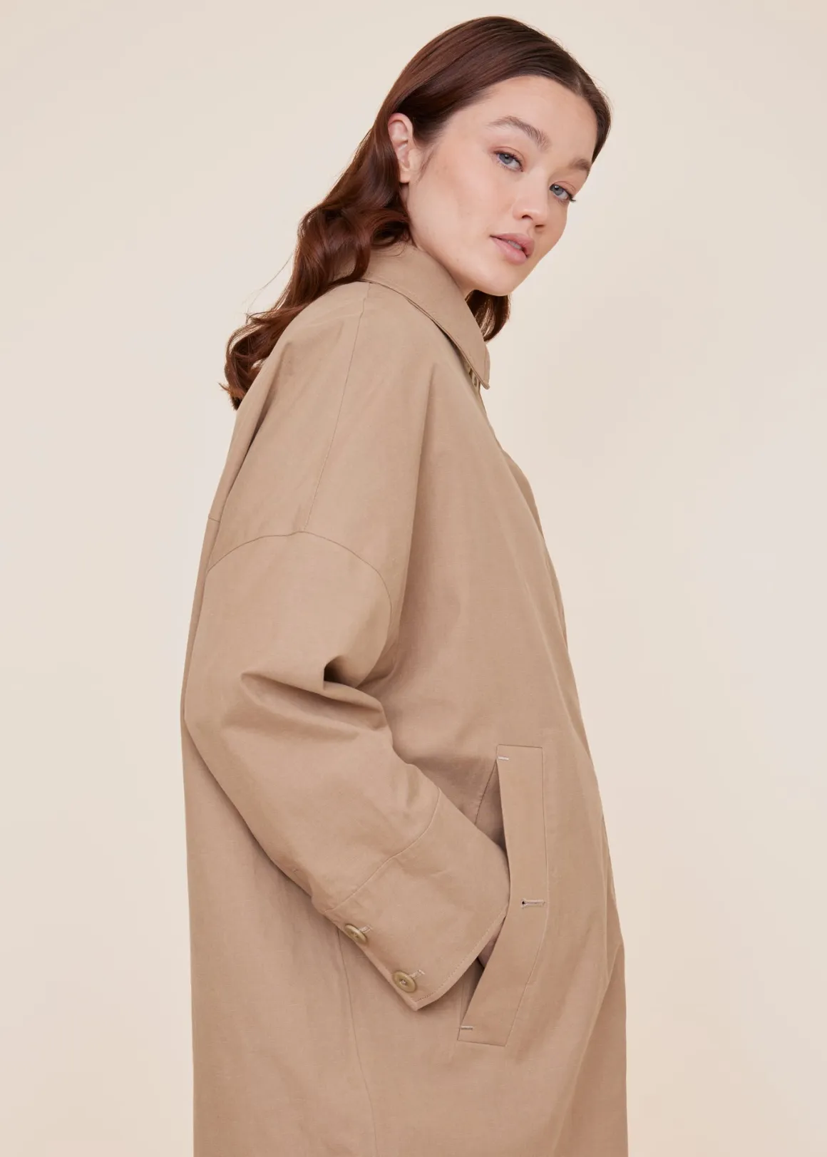Cappotto trench elegante in Tencel sabbia | VANILIA | Offerta esclusiva stagionale

(：，