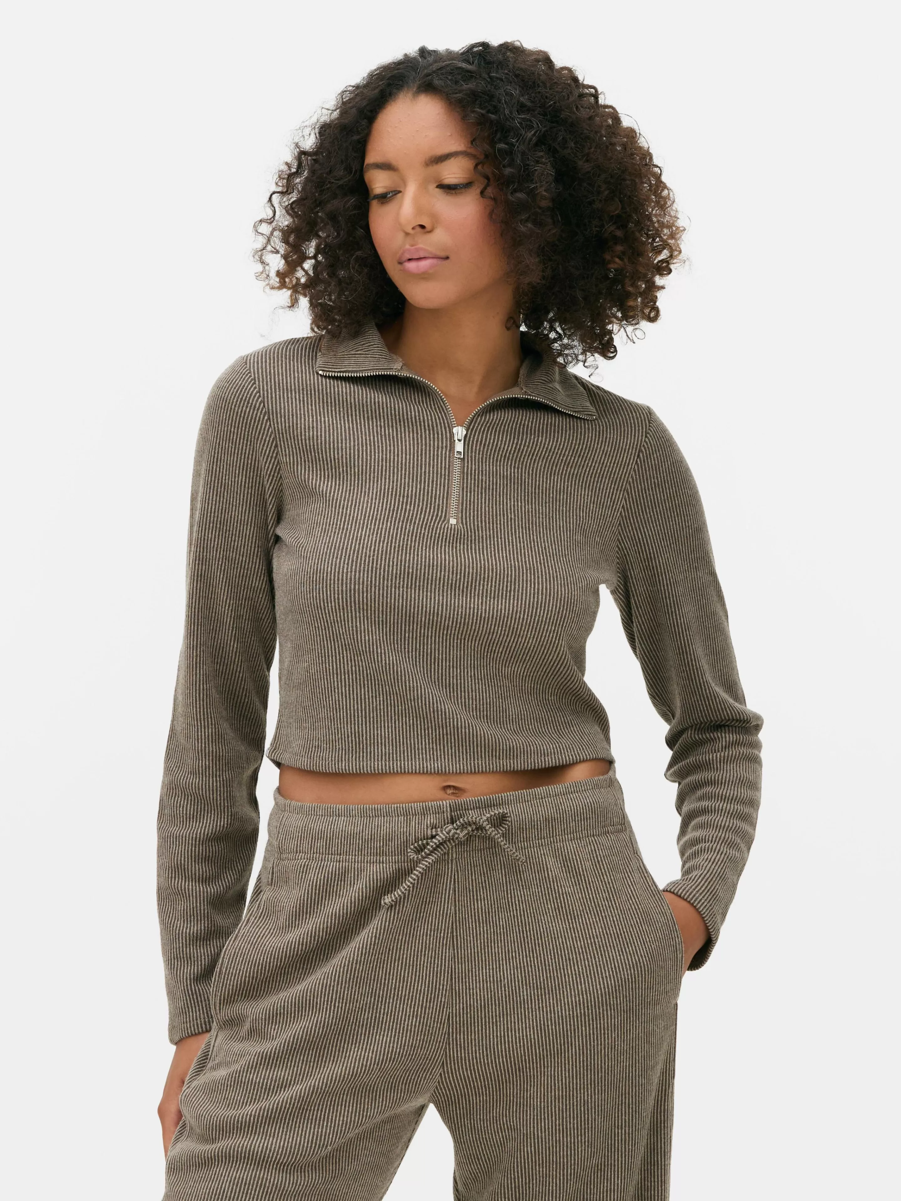 Primark Top Sportivo con Zip 1/4 - Completo Coordinato in Tonalità Grigio Taupe, Ideale per Stile Casual e Comfort