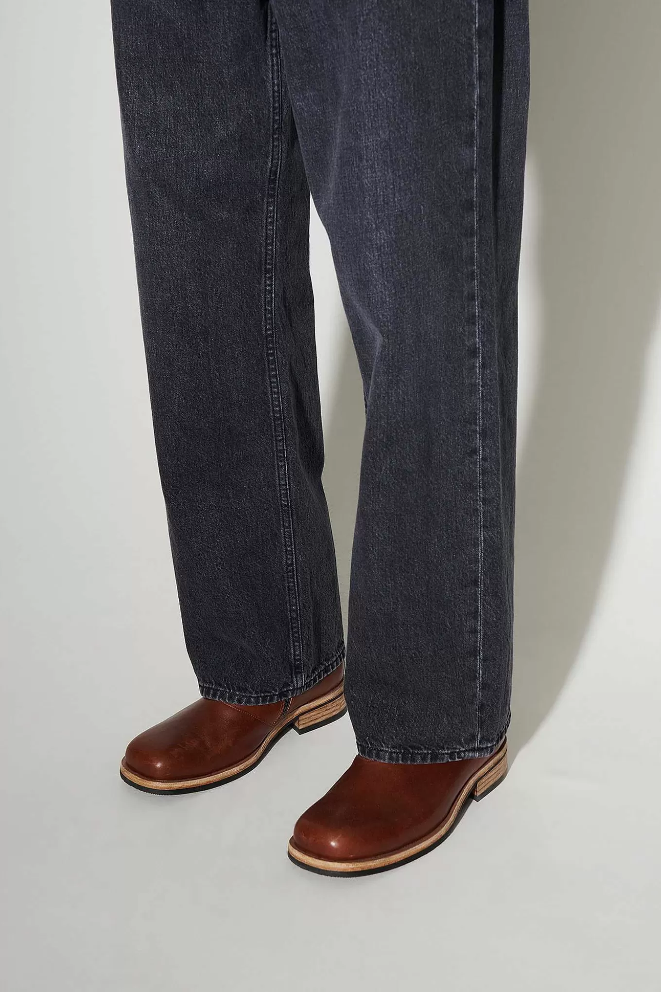 Denim Our Legacy - Modello Tredje Snittet con Lavaggio Supergrigio Effetto Usurato Premium 

（：