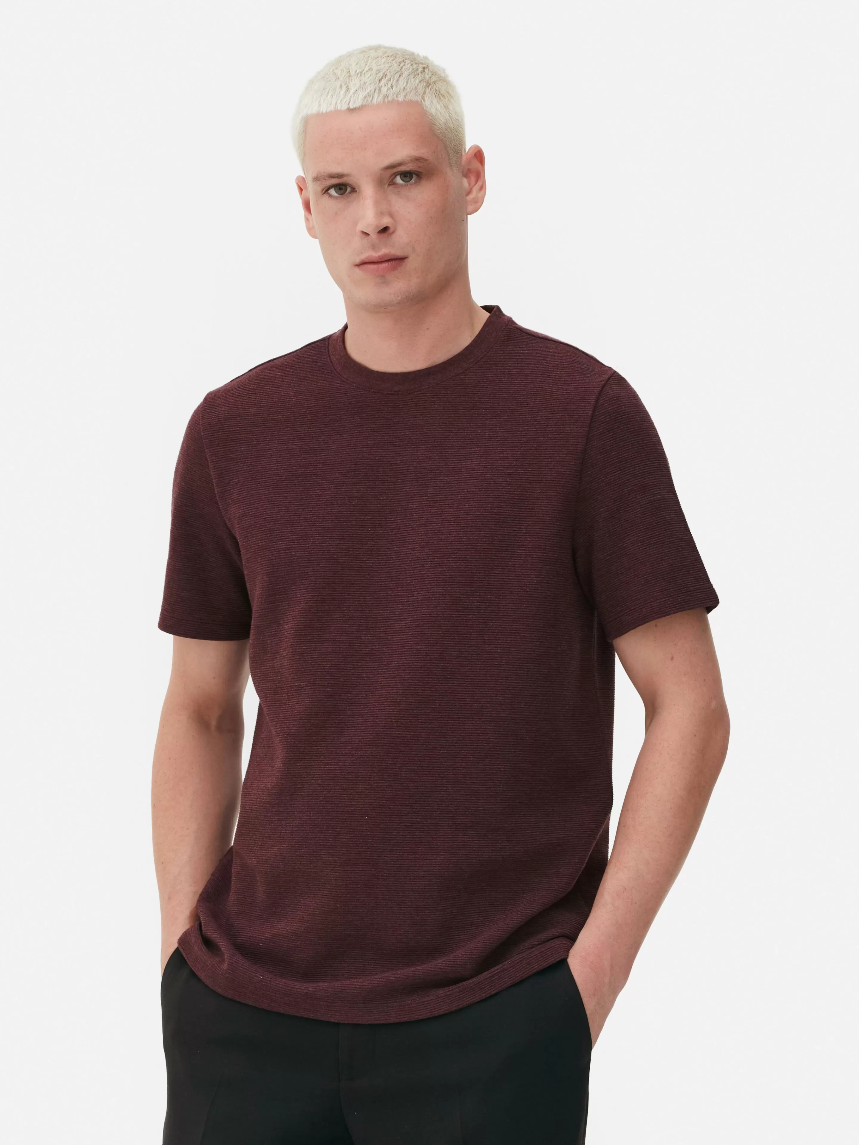 Maglietta casual Primark in pizzo ottomano colore bordeaux - T-shirt comoda con scollo a V e maniche corte