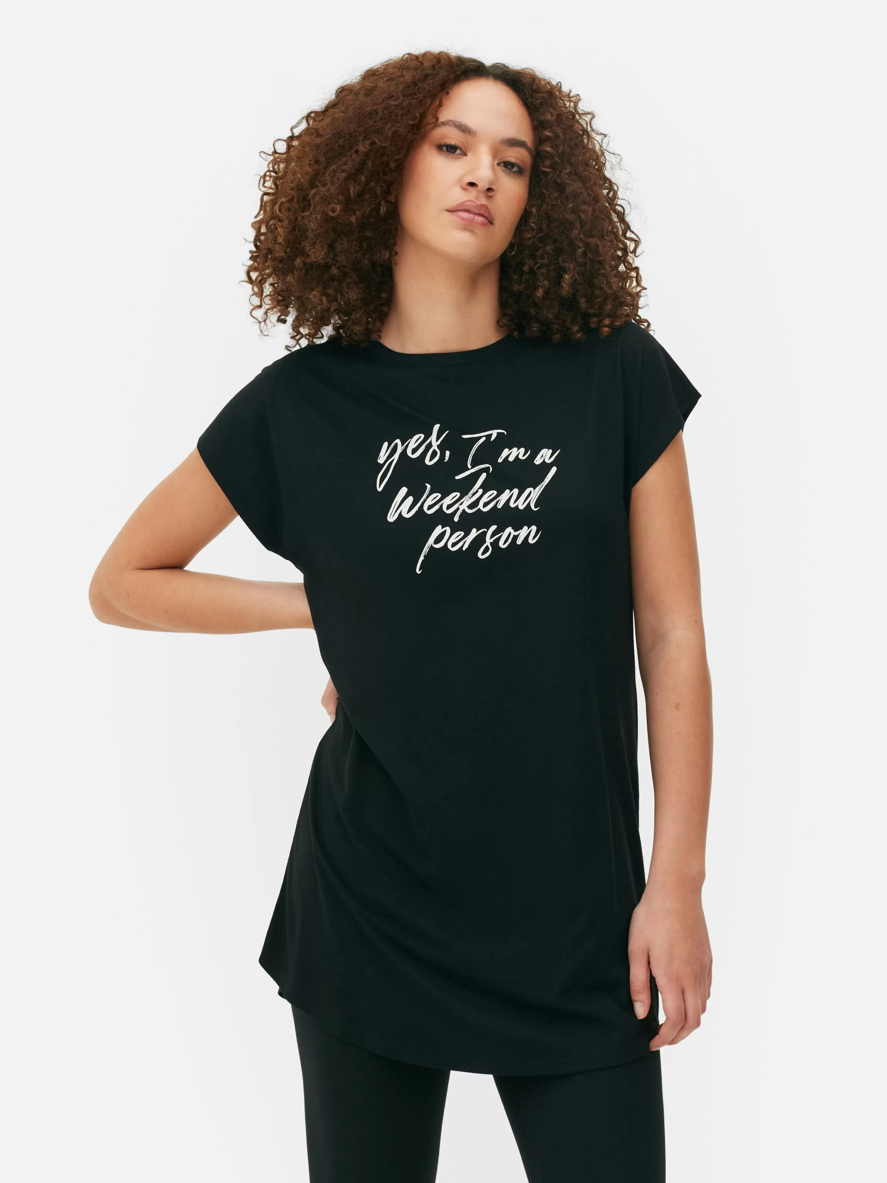 Maglietta lunga casual Primark in cotone nero, collo tondo e taglio essenziale