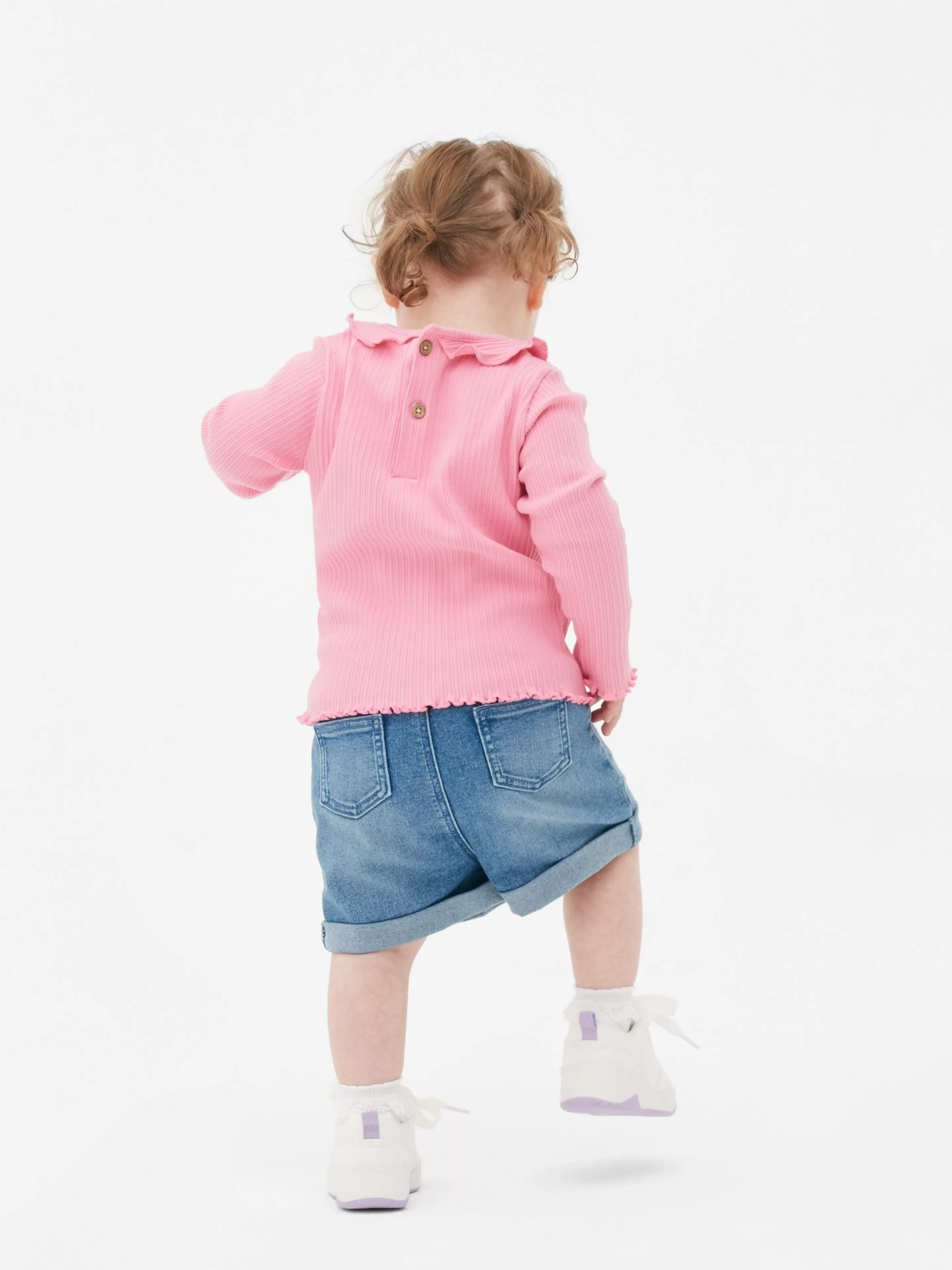 Maglietta Primaverile Primark con Dettaglio Arricciato e Stampa Elegante - Rosa Tenue per Look Casual