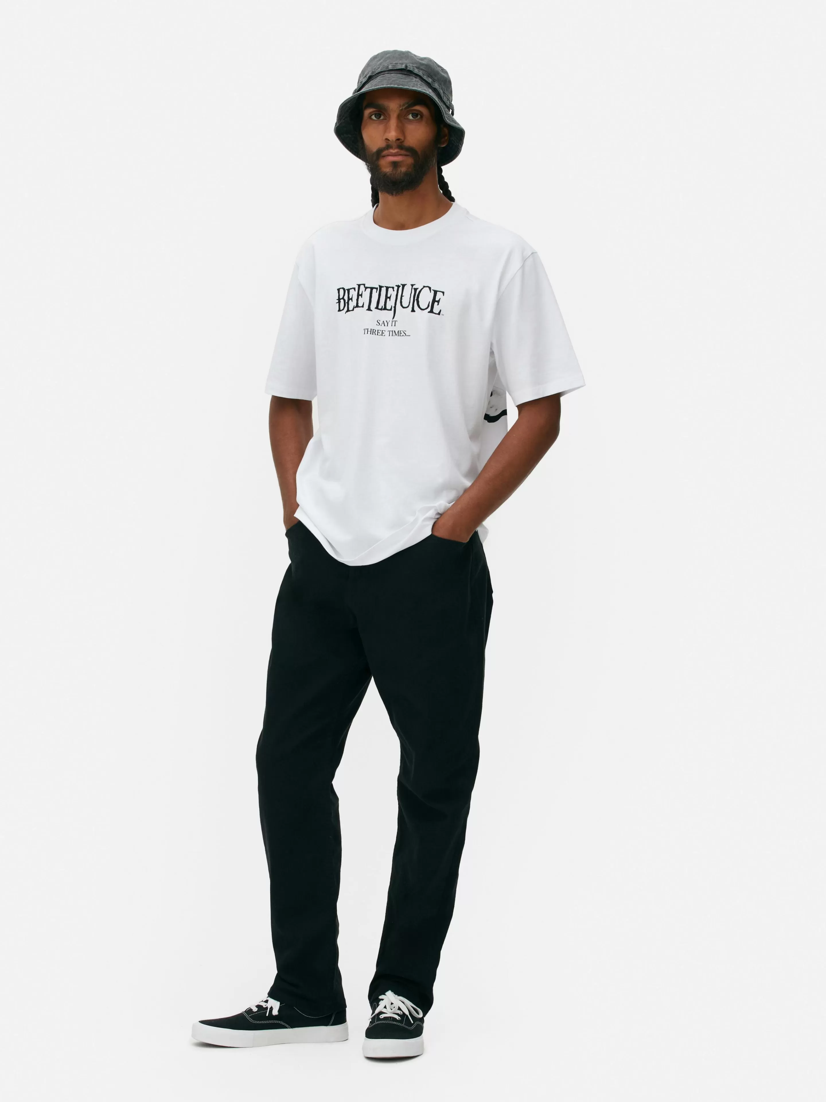 Magliette Unisex con Stampa Grafica Vintage | T-Shirt Casual Beetlejuice Iconico in Tonalità Candido - Collezione Primark Essentials
