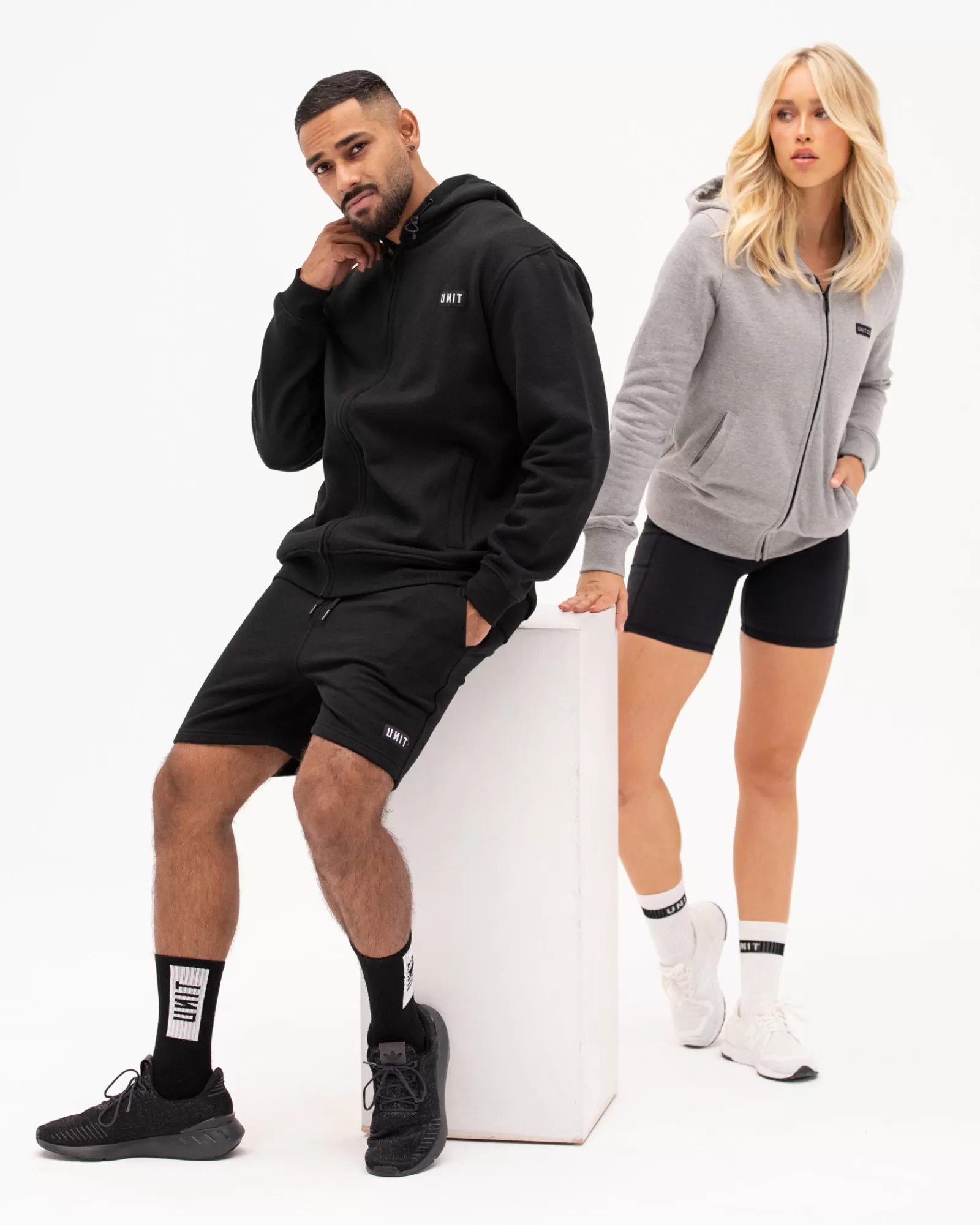 UNIT Sport Pantaloncini Uomo Running 48cm - Design Ergonomico e Tessuto Traspirante per Allenamento Intenso (Disponibile Web Exclusive)