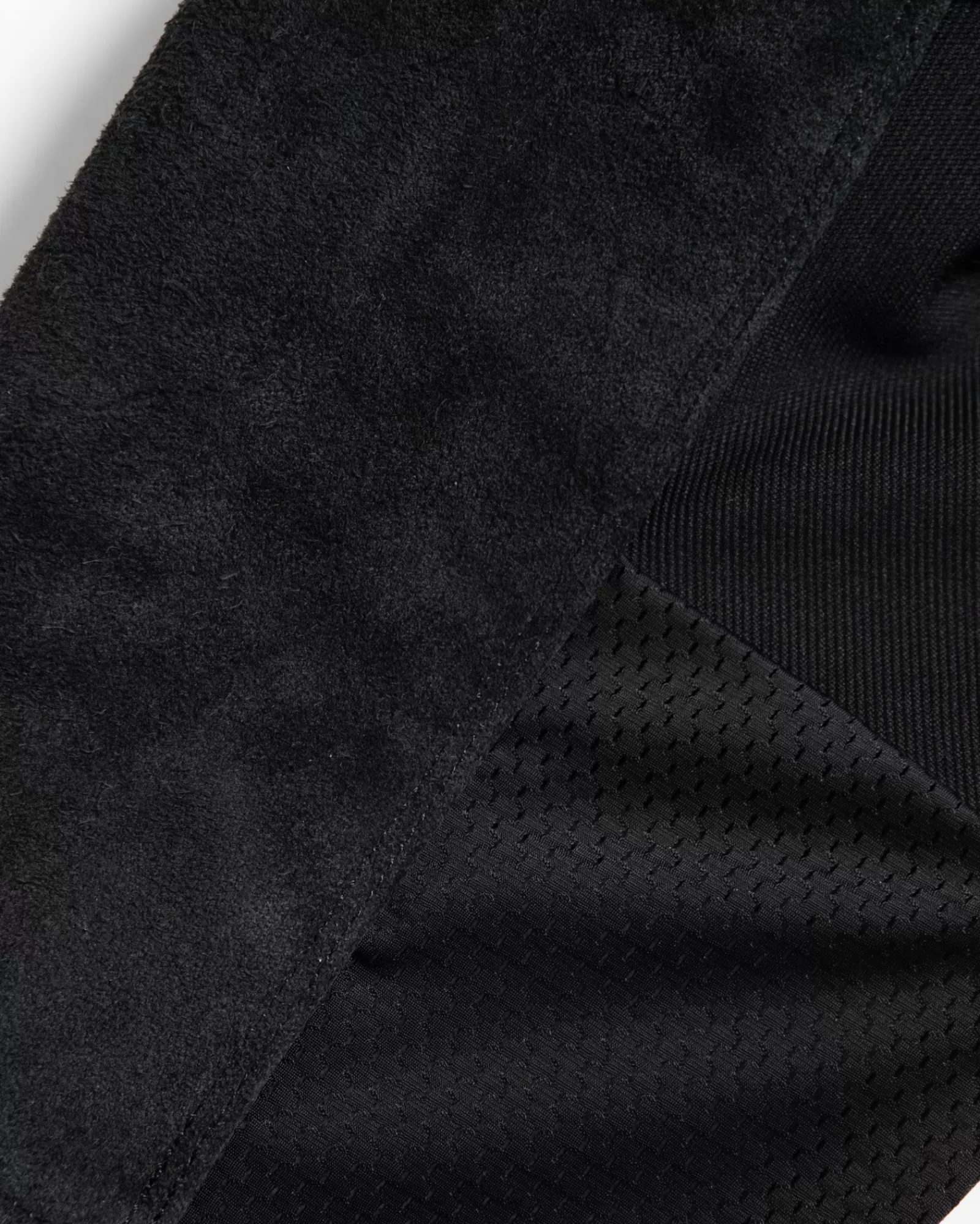 Pantaloni Tech Stack MX Uomo - Nero Assoluto | Comfort Estremo | Tasca Multifunzione | Modello Urban di UNIT Clothing | Tessuto Leggero e Resistente
