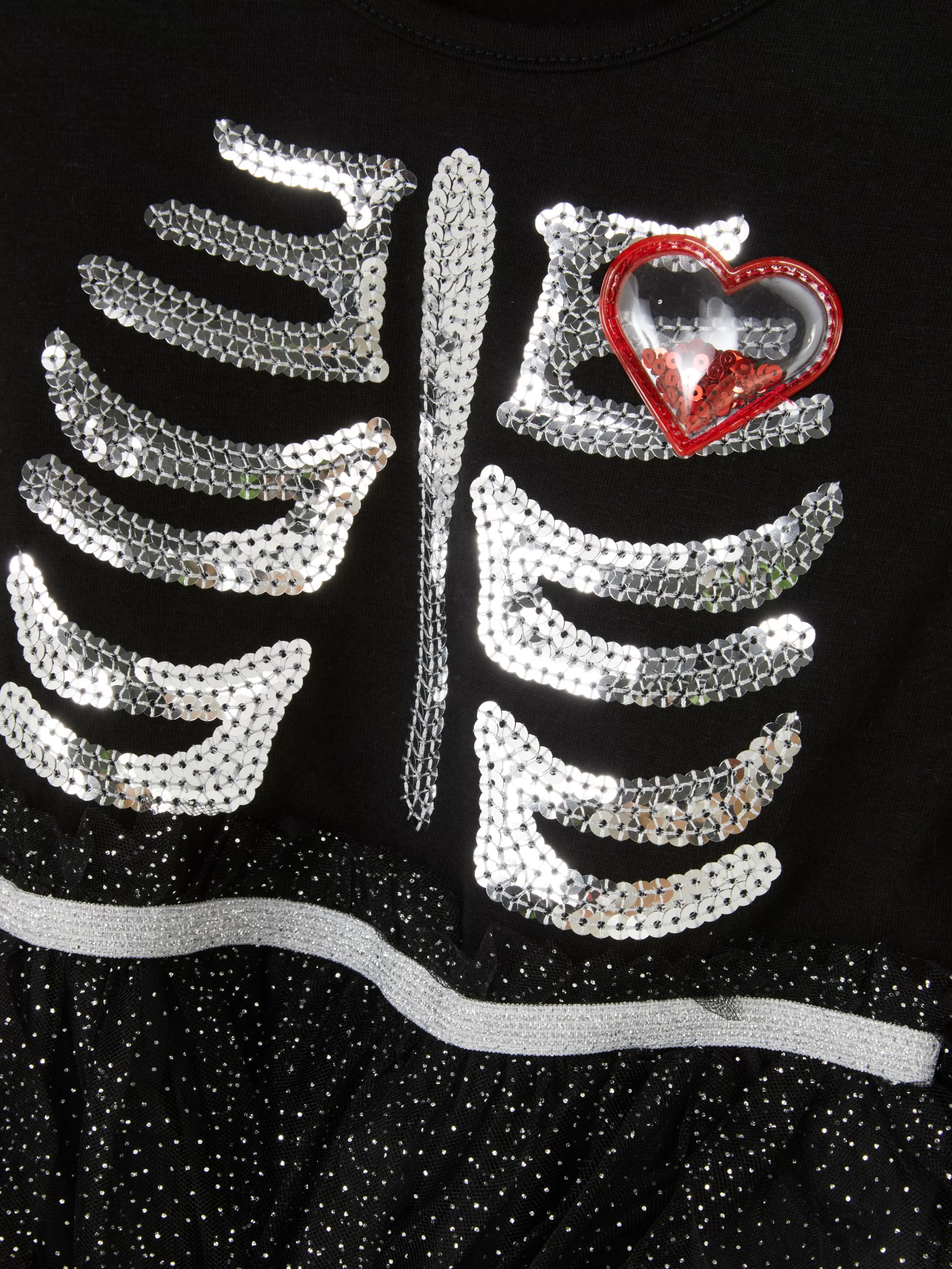 Costume Halloween Scheletro Nero con Gonna a Tutù - Vestito da Festa Unico Primark 

Abito da Ballo Spettrale con Dettagli Brillanti a Tema Cranio - Tutù Elegante per Feste di Halloween 

Vestito Nero a Strati con Decorazioni Scheletriche - Idea Originale per Costume Di Carnevale o Notte delle Streghe 

Tutu con Motivo Ossa Luminose - Abito da Serata Horror con Paillettes - Taglie Disponibili Primark 

Costume Donna Scheletro Danzante - Gonna a Strati in Tulle Nero con Applicazioni Glow in the Dark