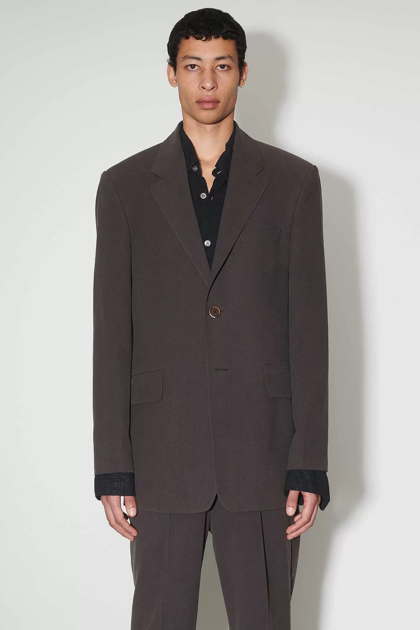Giacca Vienna con Seta Futurista in Tonalità Quercia Scura - Taglio Impeccabile by Our Legacy